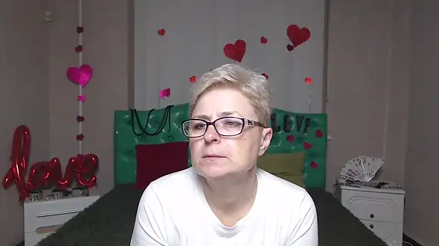 Snapshot of EmiliaGree chatting on November 20, 2025, 6:07 pm EmiliaGree online show from November 20, 2025, 6:07 pm