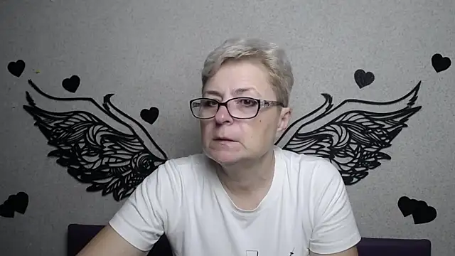 Snapshot of EmiliaGree chatting on November 21, 2025, 6:06 pm EmiliaGree online show from November 21, 2025, 6:06 pm