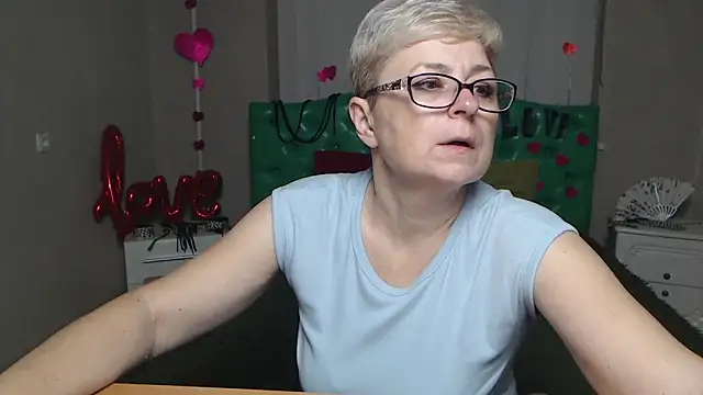 Snapshot of EmiliaGree chatting on November 27, 2025, 6:10 pm EmiliaGree online show from November 27, 2025, 6:10 pm