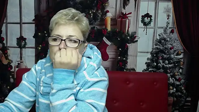 Snapshot of EmiliaGree chatting on December 17, 2025, 6:14 pm EmiliaGree online show from December 17, 2025, 6:14 pm