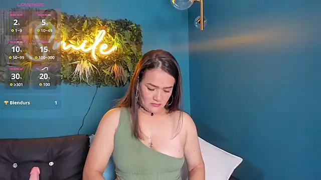 celestelewis online show from November 30, 2025, 7:40 pm