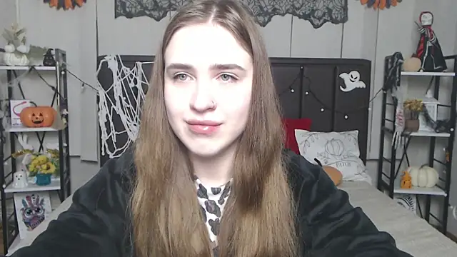 LauraHlot online show from November 13, 2025, 6:34 am