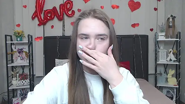 LauraHlot online show from February 9, 2026, 6:45 pm