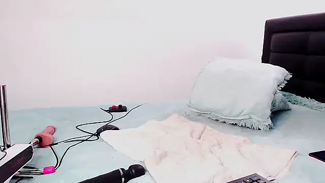 anyaadamss online show from October 25, 2025, 12:56 pm