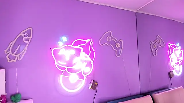 Camiila Osorio online show from November 7, 2025, 7:14 pm