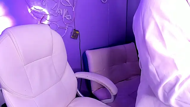 Camiila Osorio online show from December 22, 2025, 7:33 pm