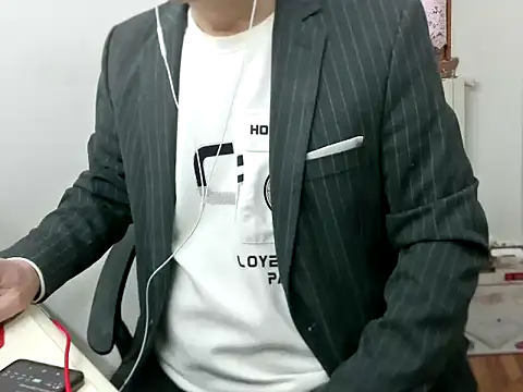 zwc147369 online show from February 25, 2026, 4:49 pm