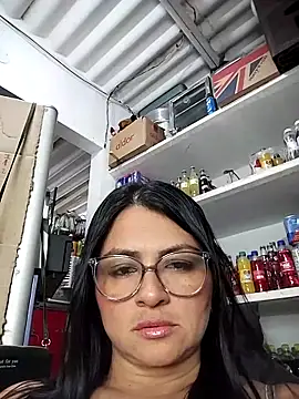 Linda Lars online show from November 5, 2025, 2:33 am