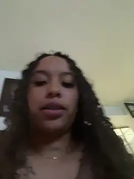 MarieLeon online show from October 3, 2025, 9:45 pm