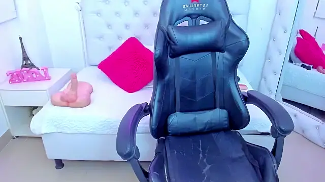 silvana  miller online show from February 5, 2025, 7:20 pm