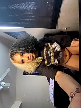 Snapshot of Creolegirl19 chatting on November 16, 2025, 7:19 pm Creolegirl19 online show from November 16, 2025, 7:19 pm