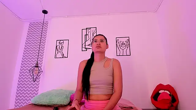 cloehonney online show from October 26, 2025, 1:06 pm