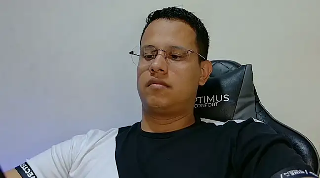 Snapshot of LiamVidal chatting on January 14, 2025, 7:32 pm LiamVidal online show from January 14, 2025, 7:32 pm