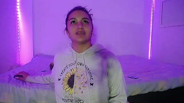 Snapshot of Laurenkenner_ chatting on March 20, 2025, 9:24 pm Laurenkenner online show from March 20, 2025, 9:24 pm