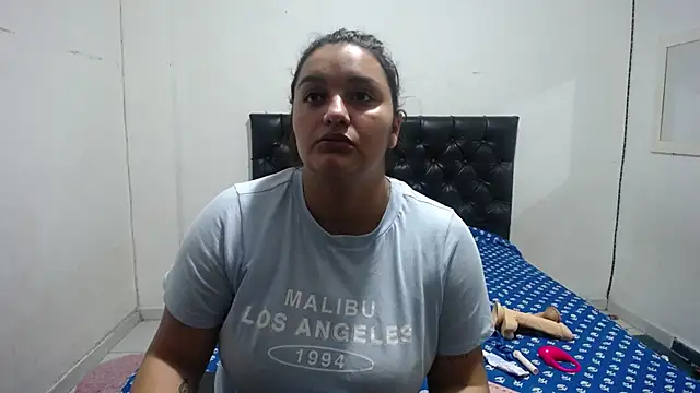 Laurenkenner  online show from December 15, 2025, 7:51 pm