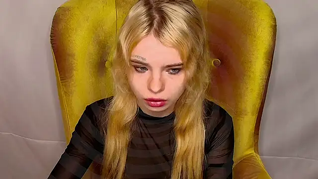 MisssLola online show from October 26, 2025, 2:01 pm