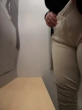 Snapshot of perfectly69 chatting on January 2, 2025, 4:02 pm perfectly69 online show from January 2, 2025, 4:02 pm