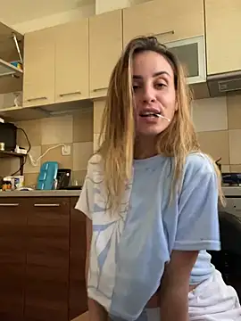 Snapshot of Daisyforyou chatting on December 17, 2024, 8:34 am Daisyforyou online show from December 17, 2024, 8:34 am