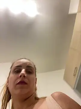 Snapshot of Daisyforyou chatting on December 30, 2024, 3:13 pm Daisyforyou online show from December 30, 2024, 3:13 pm