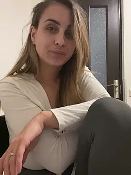 Snapshot of Daisyforyou chatting on January 19, 2025, 8:41 pm Daisyforyou online show from January 19, 2025, 8:41 pm