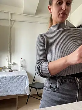 Snapshot of Daisyforyou chatting on February 21, 2025, 8:18 am Daisyforyou online show from February 21, 2025, 8:18 am