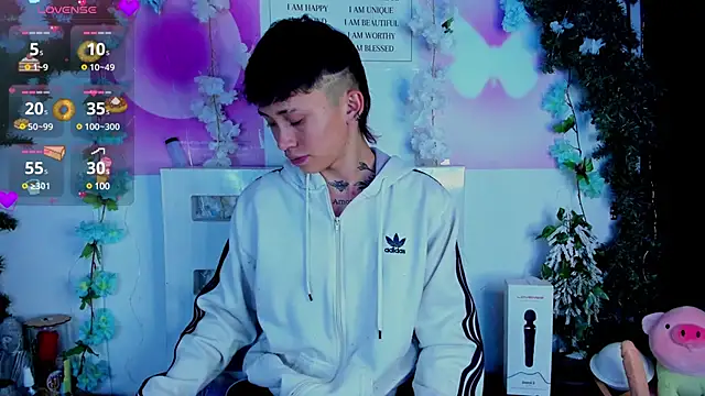 juniior 2311  online show from January 28, 2025, 10:23 pm