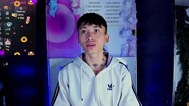 juniior 2311  online show from February 12, 2025, 9:22 pm