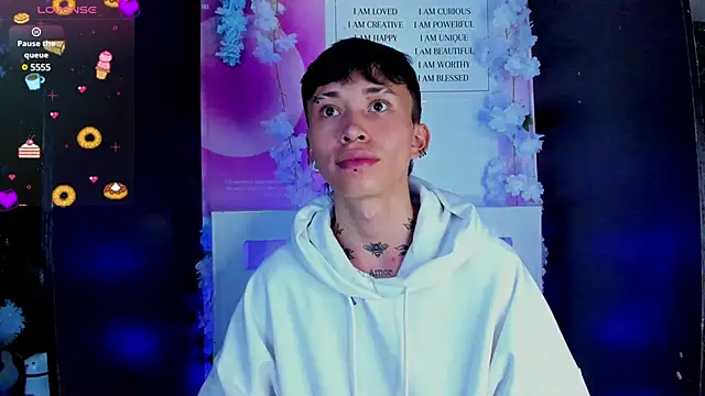 juniior 2311  online show from February 15, 2025, 7:28 pm