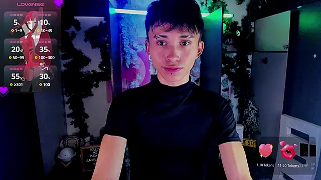 juniior 2311  online show from February 20, 2025, 9:09 pm