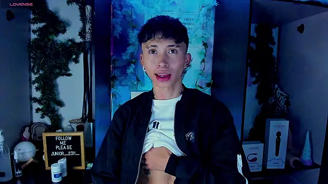 juniior 2311  online show from March 9, 2025, 12:21 am