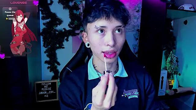 juniior 2311  online show from March 14, 2025, 6:39 pm