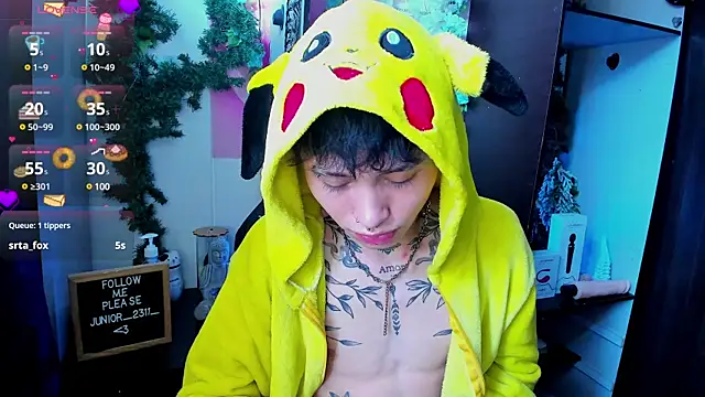 juniior 2311  online show from March 20, 2025, 12:00 pm