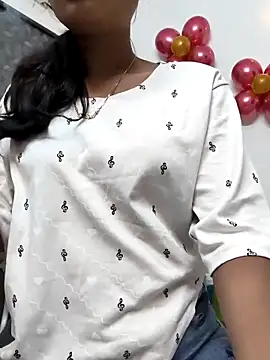 Snapshot of yhona_darling chatting on May 19, 2026, 7:53 pm yhona darling online show from May 19, 2026, 7:53 pm