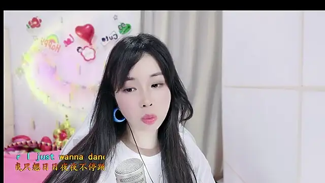 HK angelchloe online show from November 11, 2025, 1:44 pm