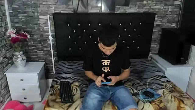 Snapshot of salvadorgomezx chatting on December 15, 2024, 7:31 pm salvadorgomezx online show from December 15, 2024, 7:31 pm