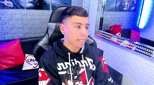 Snapshot of salvadorgomezx chatting on December 19, 2024, 7:51 pm salvadorgomezx online show from December 19, 2024, 7:51 pm