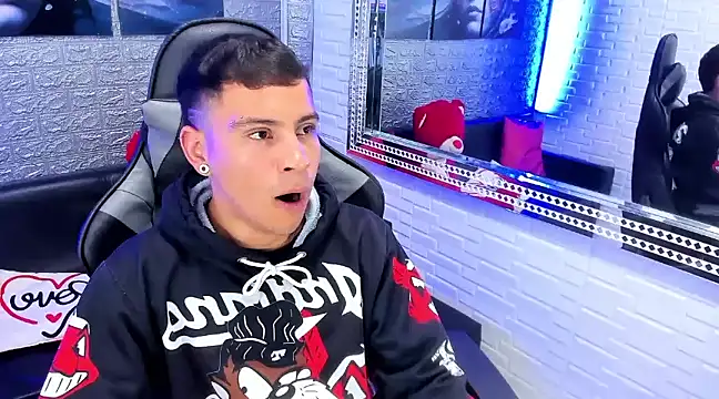 Snapshot of salvadorgomezx chatting on December 19, 2024, 10:53 pm salvadorgomezx online show from December 19, 2024, 10:53 pm