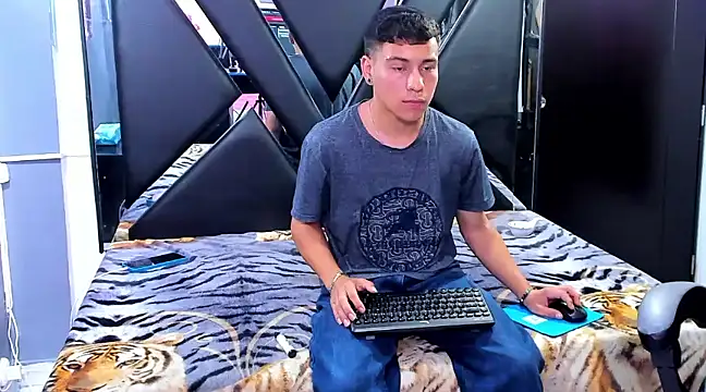 Snapshot of salvadorgomezx chatting on December 23, 2024, 8:03 pm salvadorgomezx online show from December 23, 2024, 8:03 pm