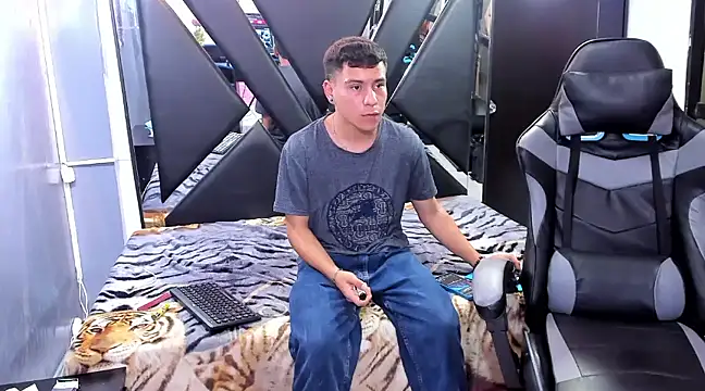 Snapshot of salvadorgomezx chatting on December 23, 2024, 11:06 pm salvadorgomezx online show from December 23, 2024, 11:06 pm