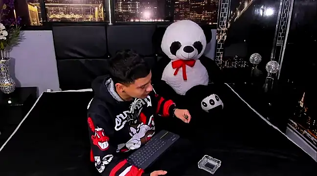 Snapshot of salvadorgomezx chatting on December 28, 2024, 7:22 pm salvadorgomezx online show from December 28, 2024, 7:22 pm