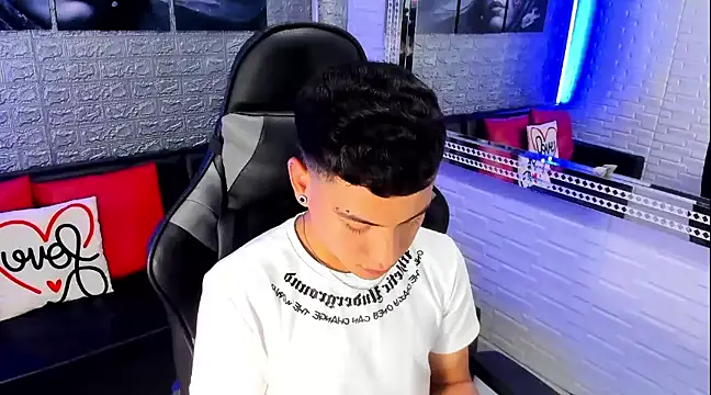 Snapshot of salvadorgomezx chatting on January 3, 2025, 2:43 am salvadorgomezx online show from January 3, 2025, 2:43 am