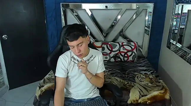 Snapshot of salvadorgomezx chatting on January 23, 2025, 12:52 pm salvadorgomezx online show from January 23, 2025, 12:52 pm