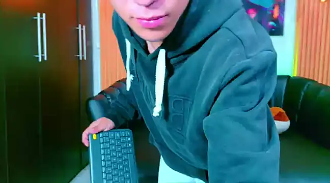 Snapshot of salvadorgomezx chatting on February 6, 2025, 2:22 am salvadorgomezx online show from February 6, 2025, 2:22 am