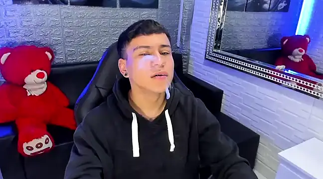 Snapshot of salvadorgomezx chatting on February 12, 2025, 5:05 am salvadorgomezx online show from February 12, 2025, 5:05 am