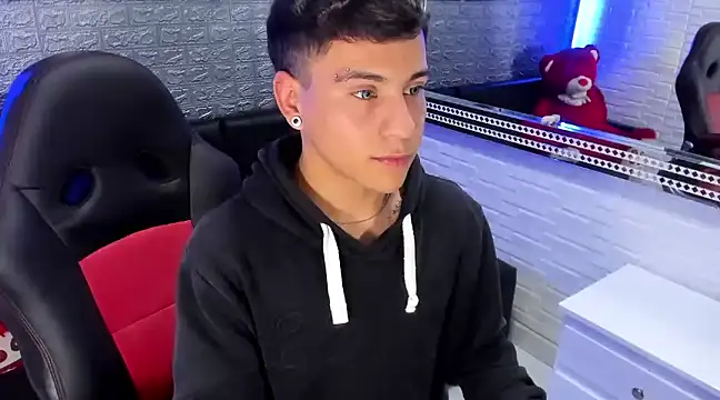 Snapshot of salvadorgomezx chatting on February 12, 2025, 11:07 am salvadorgomezx online show from February 12, 2025, 11:07 am