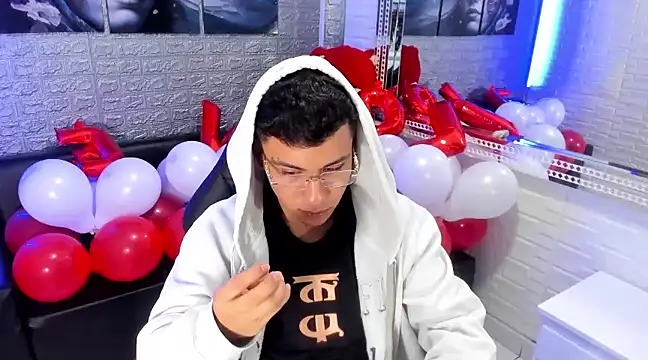 Snapshot of salvadorgomezx chatting on February 14, 2025, 3:33 am salvadorgomezx online show from February 14, 2025, 3:33 am