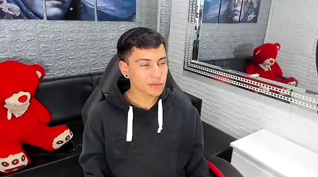 Snapshot of salvadorgomezx chatting on February 16, 2025, 1:27 pm salvadorgomezx online show from February 16, 2025, 1:27 pm