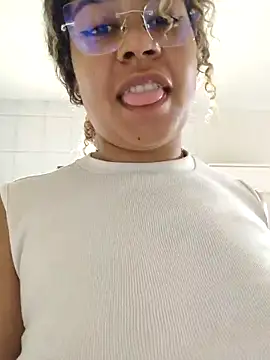 Snapshot of VitoriaFernandes chatting on November 16, 2025, 6:02 pm VitoriaFernandes online show from November 16, 2025, 6:02 pm