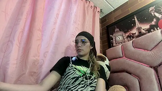Snapshot of ValeriaLacrozee chatting on July 16, 2026, 7:20 pm ValeriaLacrozee online show from July 16, 2026, 7:20 pm