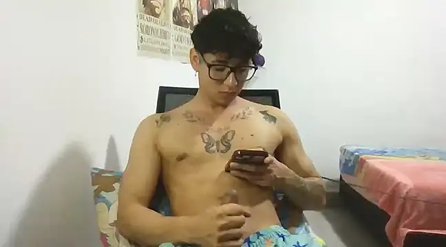 Snapshot of Dillom420 chatting on March 15, 2025, 8:04 am Dillom420 online show from March 15, 2025, 8:04 am